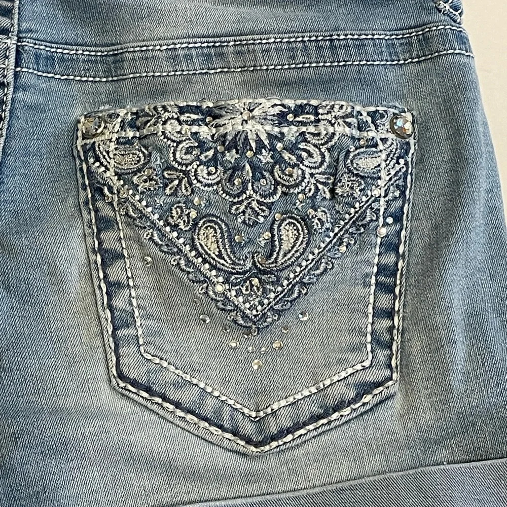 Wallflower Luscious Curvey Fit Cuffed Denim Jean Shorts Size 3 - Picture 3 of 6